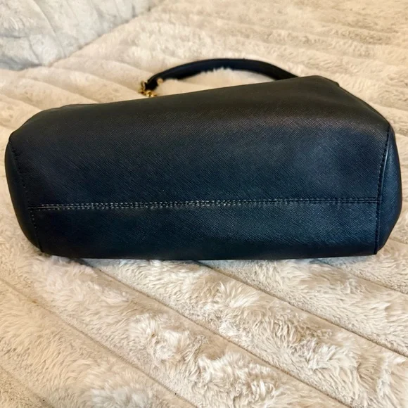 Michael Kors Black Shoulder Bag with Gold Chain - Picture 6 of 6